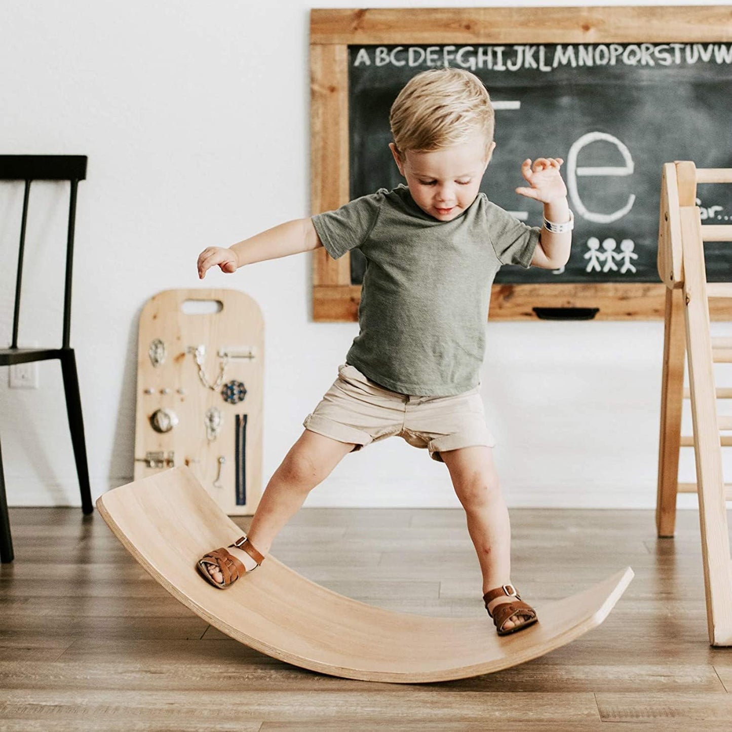 Curvy Multifunctional Wooden Wobble Balance Board – Sensory Training & Coordination Toy