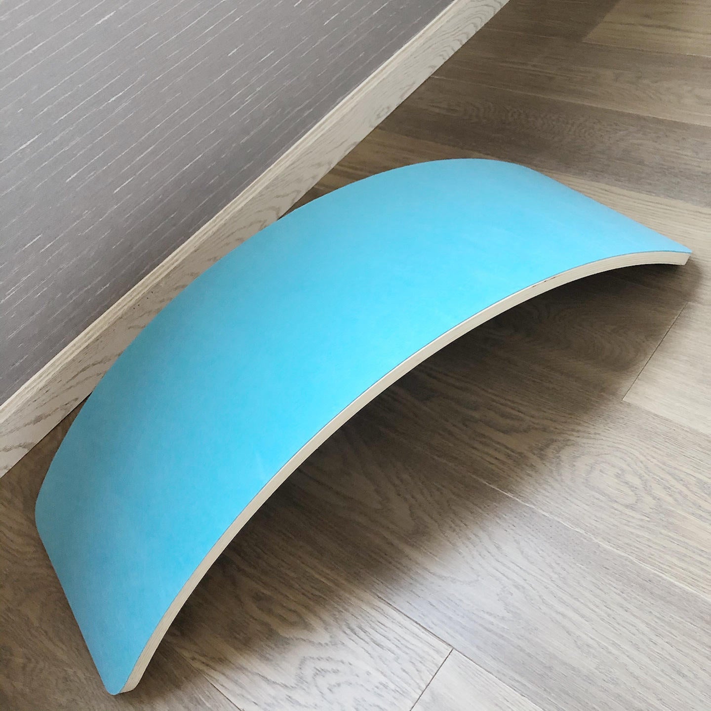 Curvy Multifunctional Wooden Wobble Balance Board – Sensory Training & Coordination Toy
