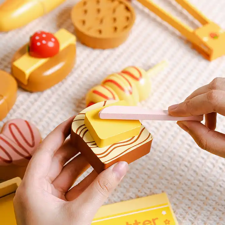 Wooden Magnetic Cutting Toast Set Toy